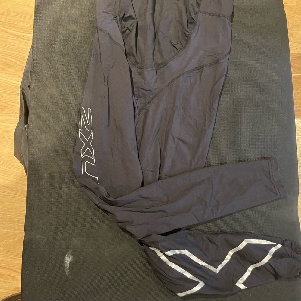 Two pairs of 2XU maternity leggings. One long, one short. Belly panel. Large